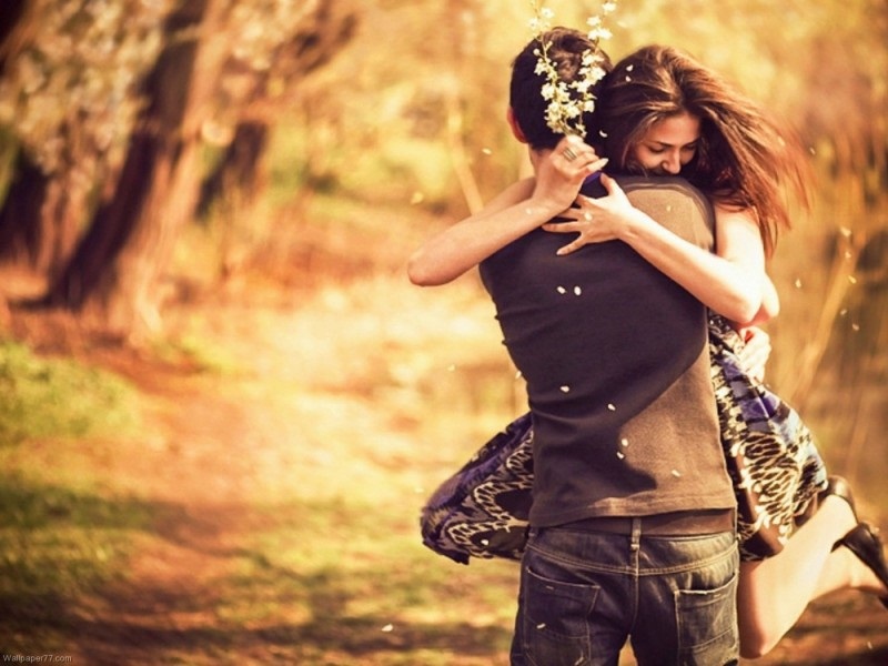 Happy-Hug-Day-2014-For-Hug-Day-HD-Animated-Wallpapers-Romantic-Pictures-Download-1